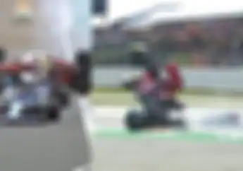 Kecelakaan Horor Tikungan Pertama F1 Inggris 2022 Pernah Terjadi Di MotoGP