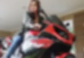 Potret Nora Alexandra Istri Jerinx SID Di Atas Motor Yamaha R1, Intip Profilnya