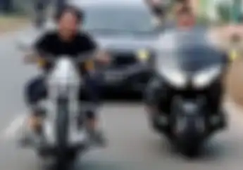 Musisi Charly Van Houten Alami Kecelakaan Mobil, Ternyata Pernah Pamer Naik Moge Gak Pakai Helm