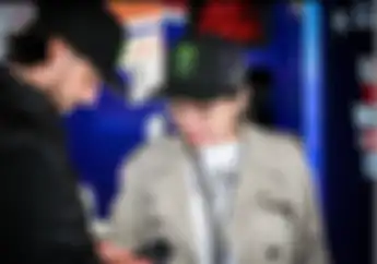 Bikin Kaget, Mantan Pembalap MotoGP John Hopkins Ngaku Sudah Putus Dari Nikita Mirzani