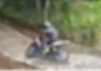 Tukang Ojek Gunung Pakai Motor Modifikasi Ala Trail, Bikers Pernah Coba Gak Nih?