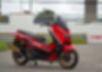 Modifikasi Motor Yamaha NMax, Gaya Racing Dibalut Warna Merah Membara