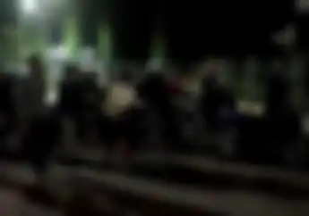 Lagi Asik Nongkrong, Puluhan Motor Milik Pemuda Diangkut Polisi saat Razia