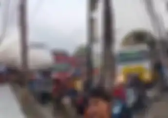 Pemotor Kesal Pesawat Bikin Macet Jalan Raya Parung Bogor, Netizen: Sorry Salah Parkir