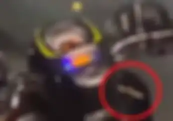 Pemotor Wanita Panik, Ada Ular Hampir Melilit Tangannya di Setang Motor Honda Scoopy 