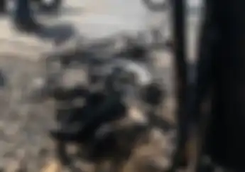 Ngeri, Motor Tabrak Kios Bensin Eceran Hingga Hangus Terbakar di Banjarmasin