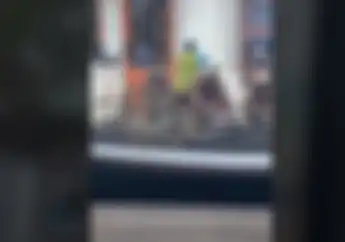 Video Hati-hati Simpan Barang di Motor, Bocah Pengutil Beraksi saat Sholat Jumat