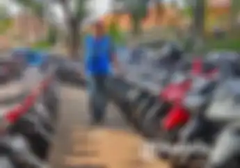 Viral Tukang Parkir di Malang Susun Motor Sesuai Merek, Jadi Mirip Showroom