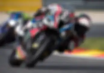 Keren, BMW Aplikasikan Suspensi Berbahan Karbon Pada Motor Balapnya