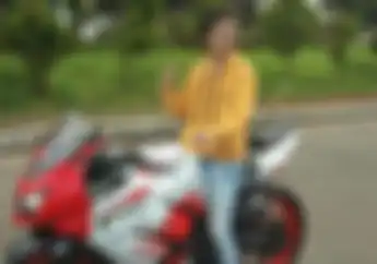 Disebut Mirip Artis Korea, Ari Irham Doyan Geber Kawasaki Ninja 250 Karbu, Apa Kelebihannya?