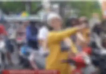 Heboh, Video Mahasiswa Enggak Berkutik Diomelin Emak-emak Saat Demo Kenaikan Harga Pertalite