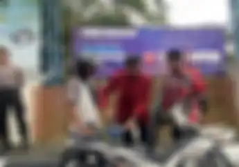 Pertalite Gratis Dibagikan Ikatan Mahasiswa di Banjarmasin, Pemotor dan Warga Antusias