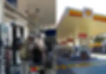 Ramai Pertalite Ditingggal Pemotor Gara-gara Antre Panjang Di SPBU Pertamina, SPBU Vivo Dan Shell Jadi Pilihan