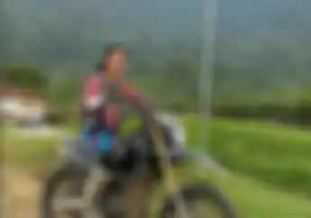 Artis Prisia Nasution Punya Hobi Baru, Naik Motor Trail Sambil Healing