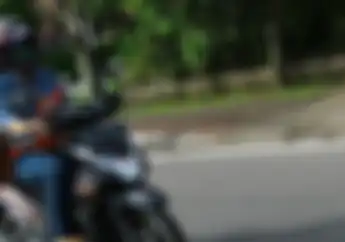 Operasi Zebra 2022 Jangan Nekat Naik Motor Sambil Main HP, Bisa Kena Denda Rp 750 Ribu