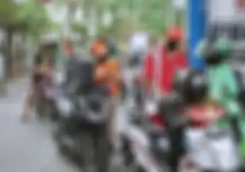 Ratusan Emak-emak Ojol di Surabaya Dapat Subsidi Beli Pertalite Cuma Rp 2.000 Per Liter