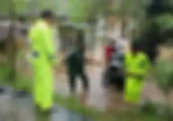 Banjir di Malang Rendam 5 Wilayah Ini, Polisi Bantu Proses Evakuasi Motor