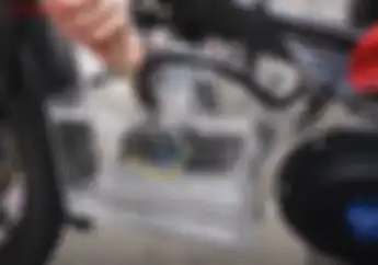 Aneh di Motor Listrik Kok Dilengkapi Aquarium Asli dari Pabriknya Bisa Pelihara Ikan Juga Tapi Mati Gak Ya