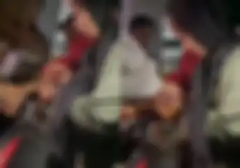 Bosan Nunggu Hujan, Cewek Ini Masukan Jarinya ke Lubang Setang Motor Honda Vario, Malah Bikin Warga Geger