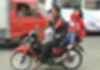 Tilang Manual Tak Berlaku, Pemotor Mulai Berani Melintas Tanpa Helm di Jakarta