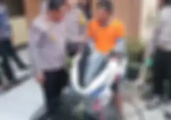 Video Maling Kabel KAI di Surabaya Nangis ke Polisi, Motor Honda PCX Ikut Diamankan