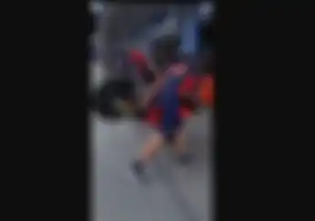 Enteng Banget Motor Balap Moto3 Bisa Diangkat Satu Tangan, Honda BeAT Kalah Enteng