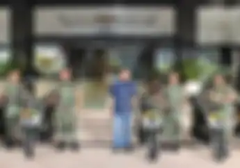 Ketum IMI Serahkan 10 Motor Listrik BS Electric Ke Markas Kostrad