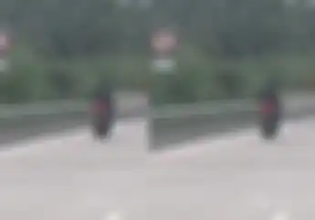Video Pemotor Terobos Tol Lampung, Ngakunya Enggak Paham Aturan Motor Dilarang Lewat Tol