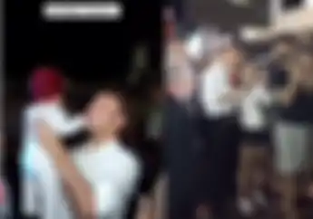 Cuma Presiden Prancis Emmanuel Macron Yang Jalan Kaki Setelah Makan Malam Delegasi KTT G20 Bali, Ini Videonya