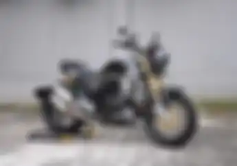 Motor Custom Basic Honda CB150R Ala Indian FTR, Mesin Diganti Pakai Honda CBR250RR!