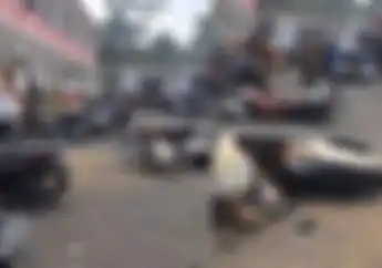 Detik-detik Belasan Motor Ambruk Akibat Guncangan Gempa di Cianjur
