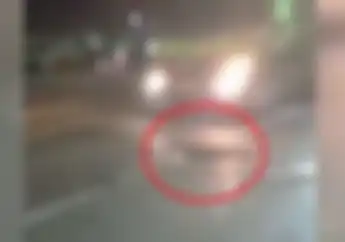 Banyak Pemotor Jatuh Bergelimpangan Gara-gara Jalan Berlubang di Flyover Tambora