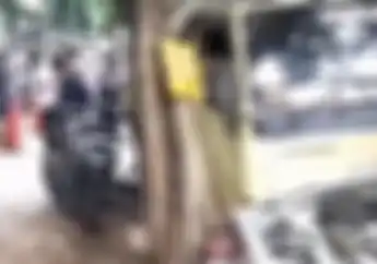 Video Sopir Truk Asyik Main Hp, Tabrak 7 Motor dan Warung di Gandaria City