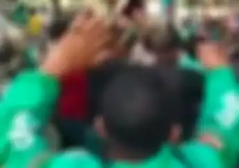 Buta Kekuatan Solidaritas Ojol, Anak Jalanan Ancam Bakar Motor Driver hingga Babak Belur Teriak Minta Ampun di Unhas