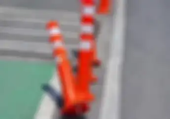 Banyak Motor dan Mobil Tabrak Stick Cone Sampai Rusak, Jalur Sepeda Mubazir?