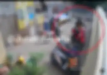 Ngeri, Detik-detik Maling Motor Gondol Vespa Matic di Jakarta Barat