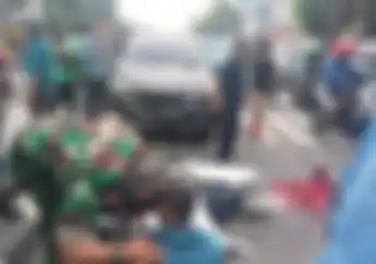 Pemotor Anggota TNI Meregang Nyawa Diseruduk Toyota Avanza Di Kramat Jati