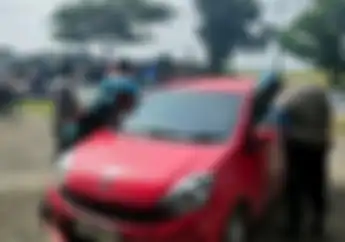Pemotor Geger, Mayat Wanita Terkunci di dalam Mobil di Subang, Tubuh Korban Berasap