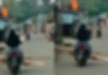 Emak-Emak Naik Motor Matic Honda Vario Angkut Kayu, Pengendara Lain Jadi Panik