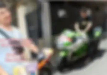 Viral Kevin Sanova Mantan Pesinetron Anak Langit Jualan Roti Keliling, Tampil Keren Bareng Motor Kawasaki Ninja 250 Karbu