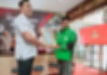 Begal Pelaku Pelecehan Seksual, Driver Ojol Ini Dapat Penghargaan dari Polisi