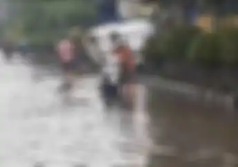 Banjir Rob di Kawasan Pelabuhan Muara Angke, Awas Bikin Motor Mogok