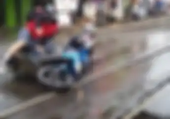 Waspada Cuaca Ekstrem di Jakarta, Pemotor Pahami 4 Sisi Penyebab Kecelakaan Fatal