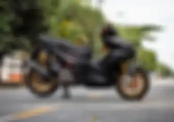 Modifikasi Motor Yamaha Aerox, Tampil Misterius Bertabur Part Mewah