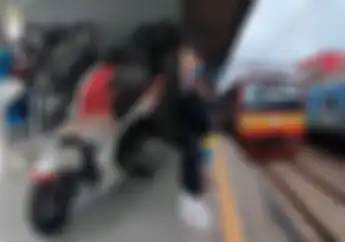 Walhi Imbau Pemerintah Batalkan Subsidi Motor Listrik, Lebih Baik Subsidi Tarif KRL