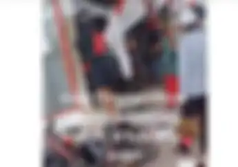 Ngeri Toyota Fortuner Hilang Kendali Hantam Gudang SPBU, Honda Scoopy Remuk Terlindas