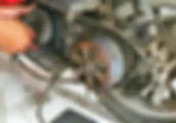 Gredek Di CVT Motor Vespa Matic? Triknya Pakai Kampas Ganda Vespa Tipe Ini