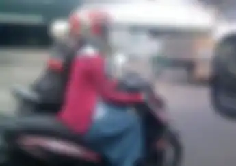 Hey Ladies, Naik Motor Pakai Sarung Tangan yang Bagus dan Tangan Jangan Terbalik