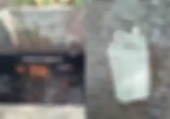 Disiram Air Keras, Pemotor Ini Menceburkan Diri ke Selokan, Pelaku Masih Misteri