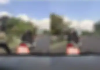 Layaknya Limbad, Cewek Ini Naik Motor Honda PCX Fengan Mata Tertutup